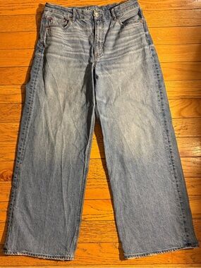 American Eagle Outfitters Light Wash Straight Leg Jeans
